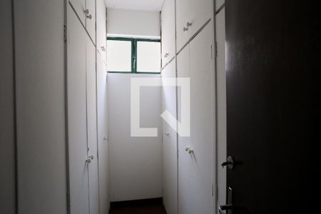 Closet da suíte de casa para alugar com 5 quartos, 400m² em Cruzeiro, Belo Horizonte