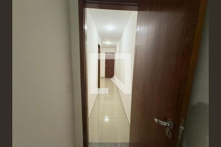 Corredor de casa de condomínio para alugar com 3 quartos, 180m² em Guaratiba, Rio de Janeiro