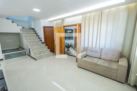 sala de casa para alugar com 5 quartos, 800m² em Parque São Pedro, Belo Horizonte