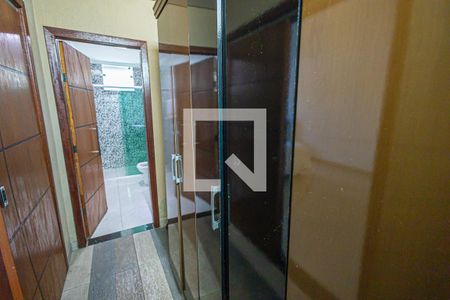 closet de casa para alugar com 5 quartos, 800m² em Parque São Pedro, Belo Horizonte