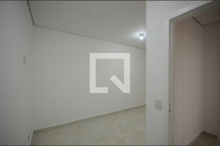 Quarto 2 de casa para alugar com 2 quartos, 55m² em Vila Pereira Cerca, São Paulo