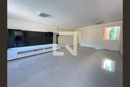 Sala de casa para alugar com 3 quartos, 200m² em Jardim das Vertentes, São Paulo