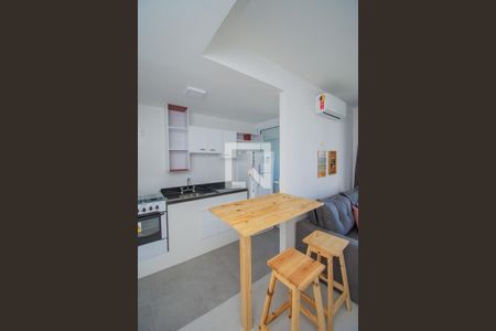 Cozinha de apartamento para alugar com 1 quarto, 60m² em Jardim do Salso, Porto Alegre