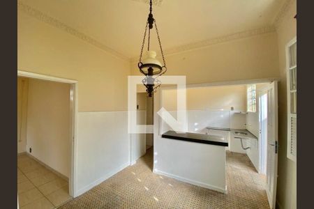 Sala e cozinha  de casa à venda com 4 quartos, 260m² em Carlos Prates, Belo Horizonte