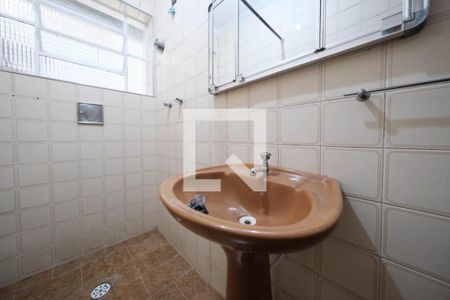 Banheiro de casa para alugar com 1 quarto, 75m² em Cangaiba, São Paulo