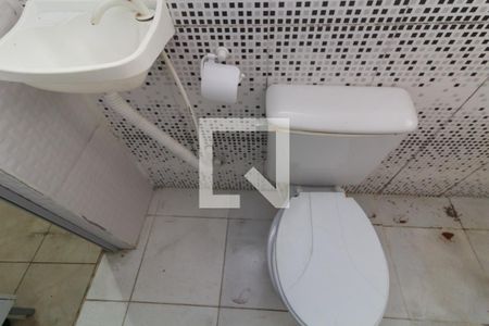 Banheiro de kitnet/studio para alugar com 1 quarto, 22m² em Itaquera, São Paulo