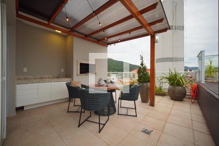Varanda com espaço gourmet e piscina de apartamento para alugar com 3 quartos, 146m² em Canasvieiras, Florianópolis