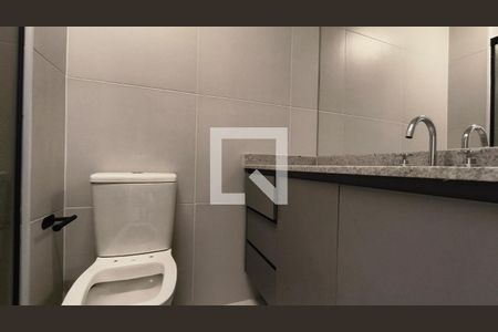 Banheiro de kitnet/studio para alugar com 1 quarto, 23m² em Paraíso, São Paulo