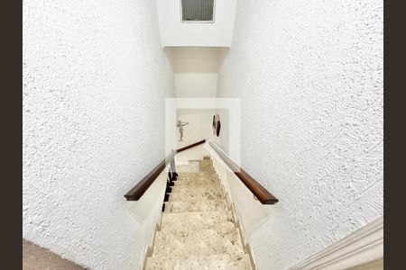 Escada de casa à venda com 2 quartos, 72m² em Vila Pauliceia, São Paulo