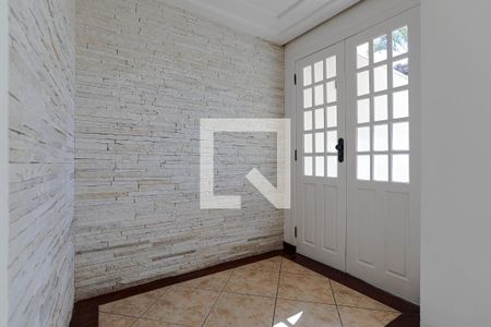 Entrada de casa para alugar com 3 quartos, 400m² em Vila Oliveira, Mogi das Cruzes