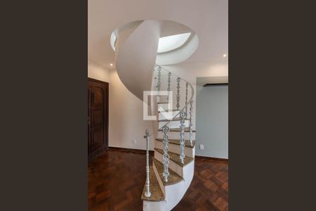 Escadas de apartamento para alugar com 2 quartos, 100m² em Tijuca, Rio de Janeiro