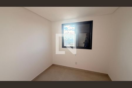 Quarto 2 de apartamento para alugar com 2 quartos, 66m² em Parque Amazonia, Goiânia