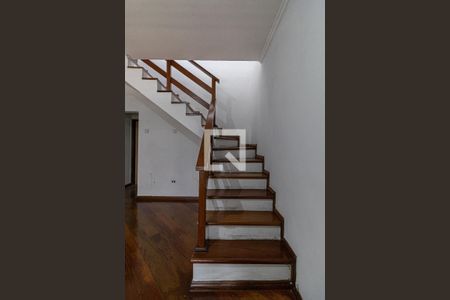 Escada de casa para alugar com 2 quartos, 121m² em Vila Buenos Aires, São Paulo