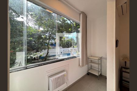 Suíte - varanda/área de serviço de apartamento à venda com 1 quarto, 48m² em Leblon, Rio de Janeiro