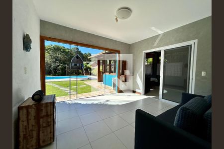 Sala 2 de casa para alugar com 5 quartos, 330m² em Barra da Lagoa, Florianópolis
