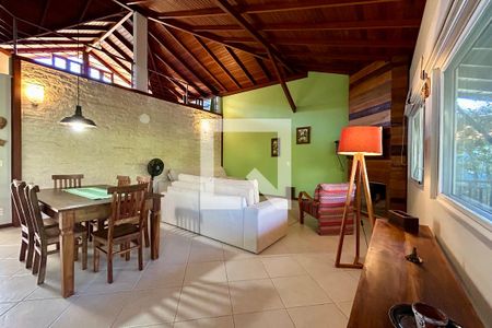 Casa para alugar com 4 quartos, 330m² em Barra da Lagoa, Florianópolis