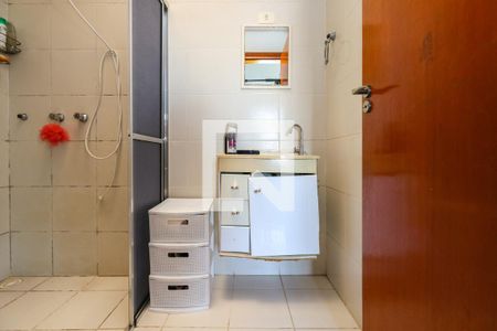 Banheiro da Suíte 1 de casa à venda com 2 quartos, 150m² em Jardim Tres Irmaos, Taboão da Serra