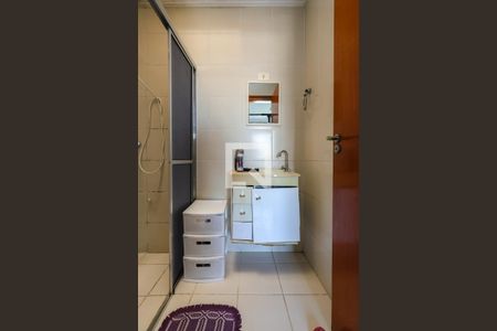Banheiro da Suíte 1 de casa à venda com 2 quartos, 150m² em Jardim Tres Irmaos, Taboão da Serra