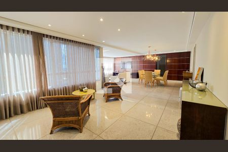 Apartamento para alugar com 4 quartos, 190m² em Belvedere, Belo Horizonte
