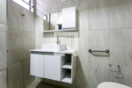 Banheiro de casa para alugar com 1 quarto, 35m² em Vila Carrão, São Paulo