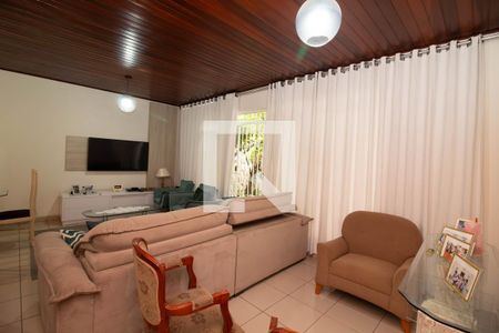Casa para alugar com 4 quartos, 250m² em Jardim Maia, Guarulhos