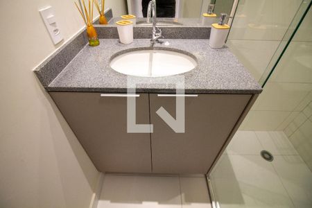 Banheiro de kitnet/studio para alugar com 1 quarto, 27m² em Vila Cordeiro, São Paulo