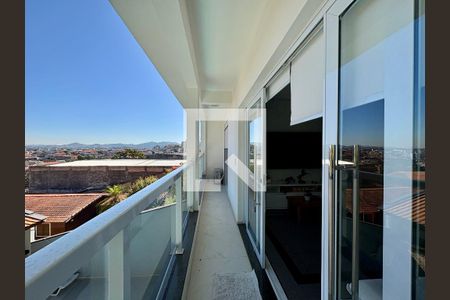 Varanda da Sala e Suíte 1 de casa para alugar com 2 quartos, 220m² em Vila Guedes, São Paulo