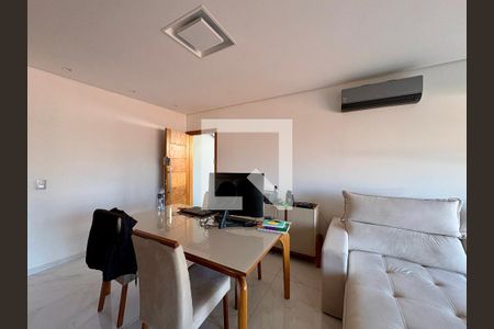 Sala/ Sala de Jantar  de casa para alugar com 2 quartos, 220m² em Vila Guedes, São Paulo
