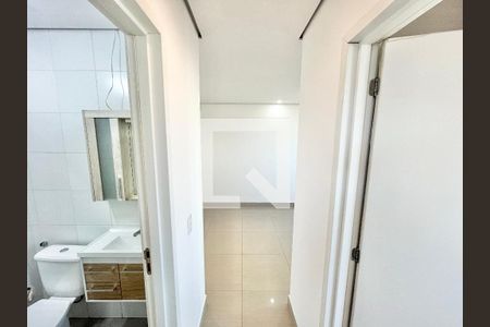 Corredor de apartamento para alugar com 2 quartos, 55m² em Vila Nova Cachoeirinha, São Paulo
