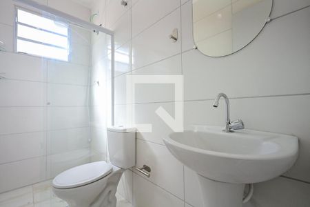 Banheiro de casa para alugar com 1 quarto, 32m² em Vila Pirajussara, São Paulo