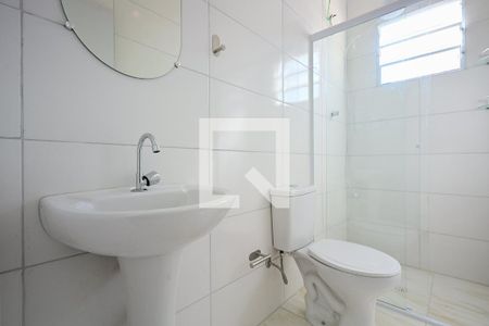 Banheiro de casa para alugar com 1 quarto, 31m² em Vila Pirajussara, São Paulo