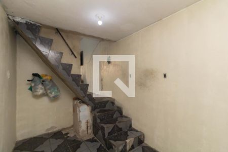 Escada de casa para alugar com 6 quartos, 246m² em Conjunto Habitacional Castro Alves, São Paulo