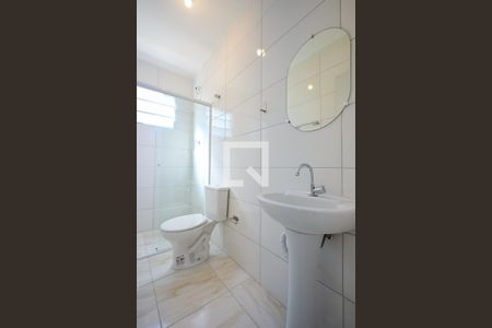 Banheiro de casa para alugar com 1 quarto, 32m² em Vila Pirajussara, São Paulo