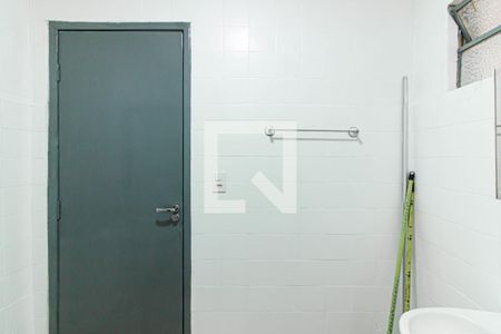 Banheiro de casa para alugar com 1 quarto, 70m² em Vila Romana, São Paulo