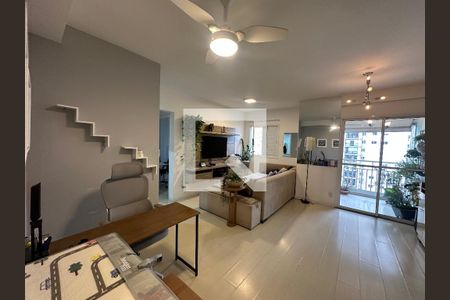 Sala de apartamento para alugar com 3 quartos, 76m² em Jardim Tupanci, Barueri