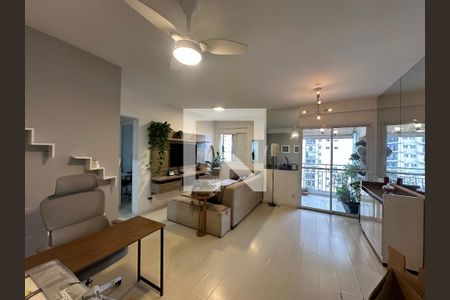Sala de apartamento para alugar com 3 quartos, 76m² em Jardim Tupanci, Barueri