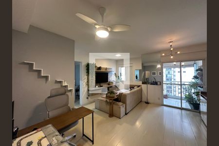 Sala de apartamento para alugar com 3 quartos, 76m² em Jardim Tupanci, Barueri