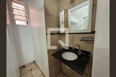 Banheiro de casa para alugar com 2 quartos, 90m² em Vila Campesina, Osasco