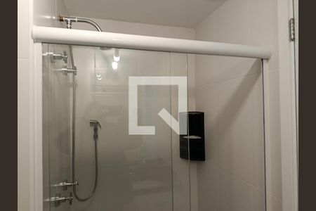 Banheiro de kitnet/studio para alugar com 1 quarto, 30m² em Pinheiros, São Paulo