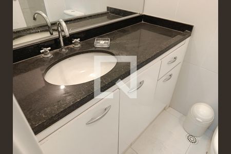Banheiro de kitnet/studio para alugar com 1 quarto, 30m² em Pinheiros, São Paulo