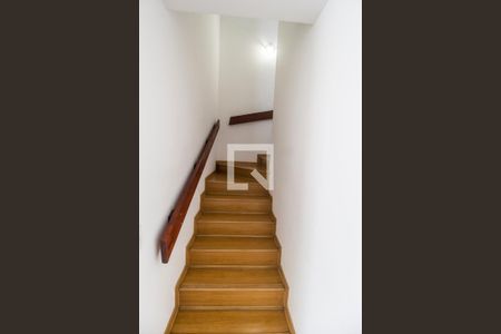 Escada de casa de condomínio à venda com 2 quartos, 160m² em Residencial Dois (tambore), Santana de Parnaíba