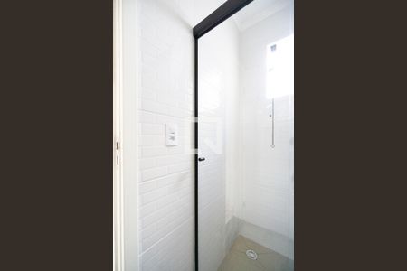 Banheiro da suíte 01 de casa de condomínio para alugar com 2 quartos, 79m² em Guaiauna, São Paulo