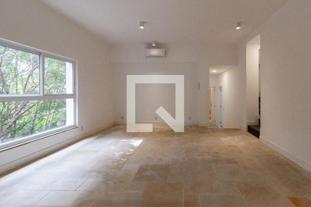 Casa à venda com 4 quartos, 270m² em Pacaembu, São Paulo