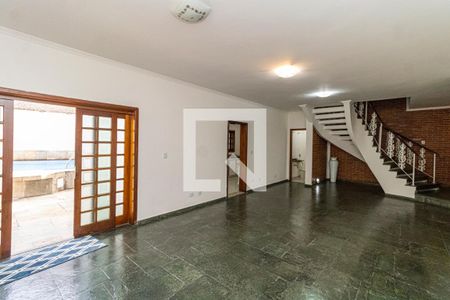 Sala de casa à venda com 3 quartos, 300m² em Parque Palmas do Tremembe, São Paulo
