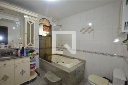 Banheiro da Suíte de casa à venda com 5 quartos, 350m² em Jardim Sulacap, Rio de Janeiro