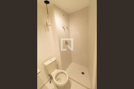 Banheiro de kitnet/studio para alugar com 0 quarto, 23m² em Sé, São Paulo