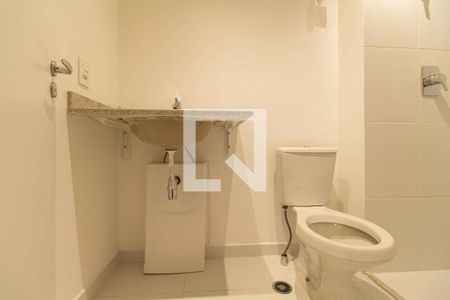 Banheiro de kitnet/studio para alugar com 0 quarto, 23m² em Sé, São Paulo