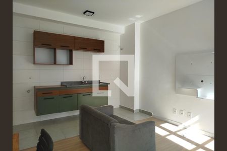 Sala e cozinha de kitnet/studio à venda com 1 quarto, 30m² em Vila Carrão, São Paulo
