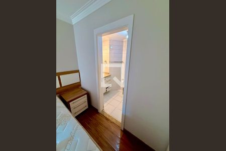Quarto de apartamento para alugar com 3 quartos, 110m² em Alphaville Industrial, Barueri