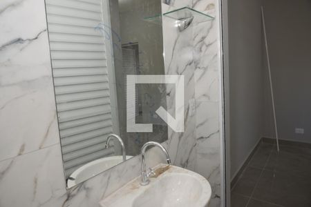Banheiro de apartamento para alugar com 1 quarto, 50m² em Jardim Santo Eduardo, Embu das Artes